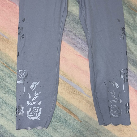 Athleta Women's Elation Eyelet Begonia Blue Star 7/8 Tight Leggings size M - Picture 6 of 10